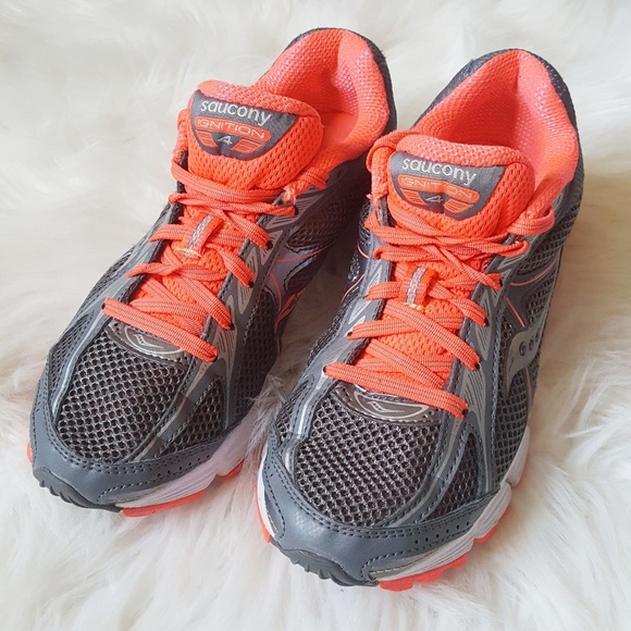saucony orange running shoes